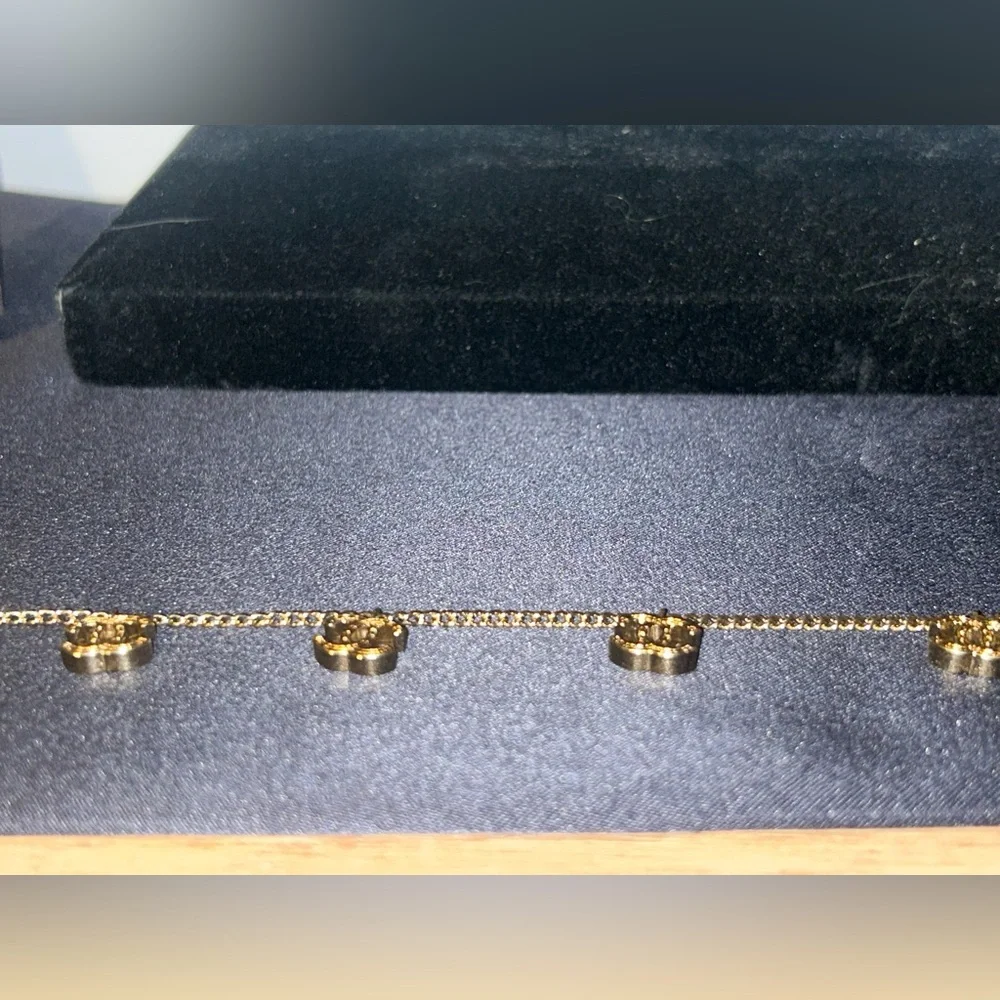 /traded/Chanel Matelasse CC Charm Bracelet in Gold Tone - Picture 12 of 16